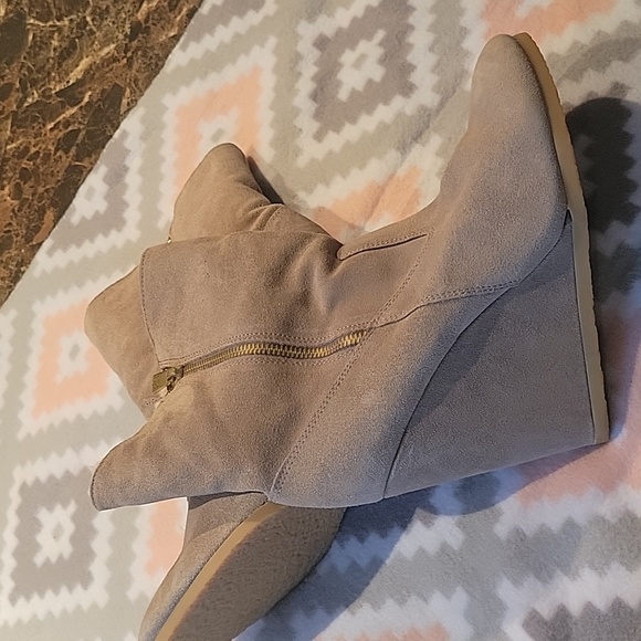 Coach beige suede wedge boots worn once - Picture 2 of 4